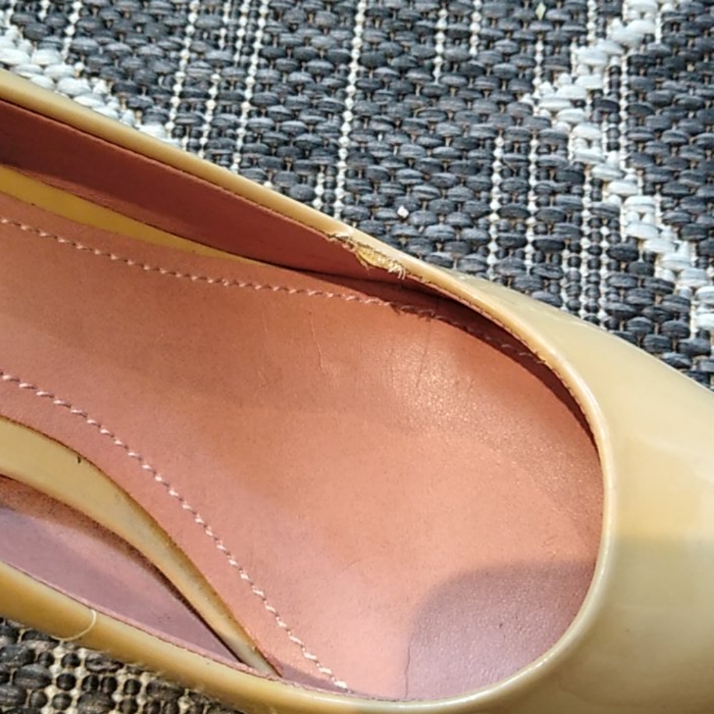 Vince Camuto Vickiy Blush Pantent Pumps - Picture 4 of 9